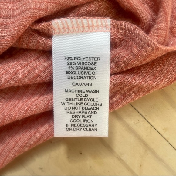 Cable and Gauge NWT light weight blush pink cold shoulder top - Picture 7 of 8